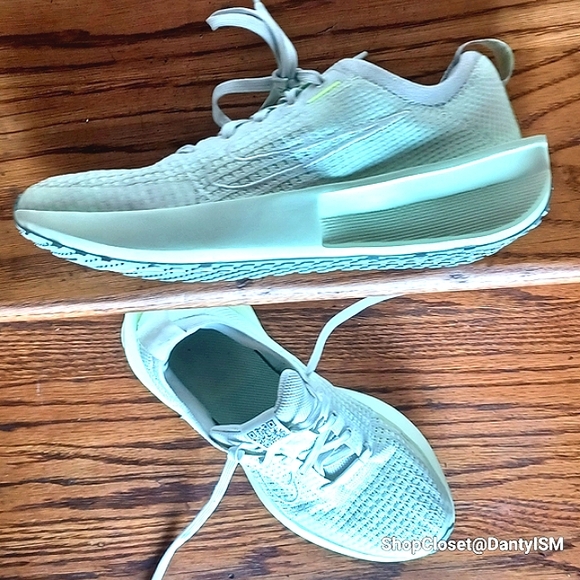 Nike Interact Run Women's Sneakers in Light Green - Picture 1 of 16